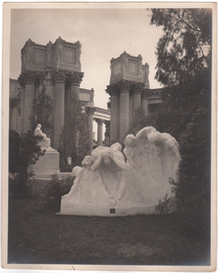 156 Colonnade and statues